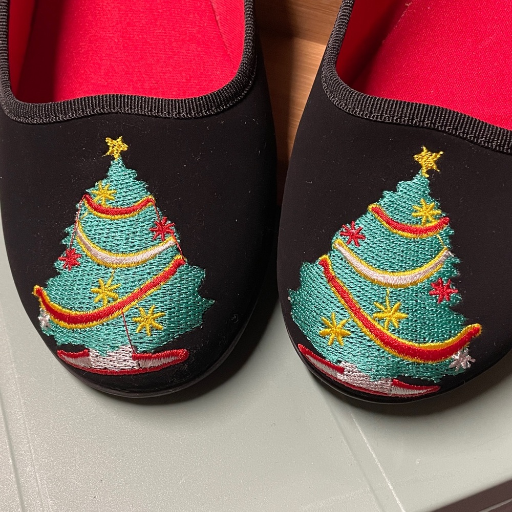 Festive Black Christmas Tree Flats - Picture 4 of 9